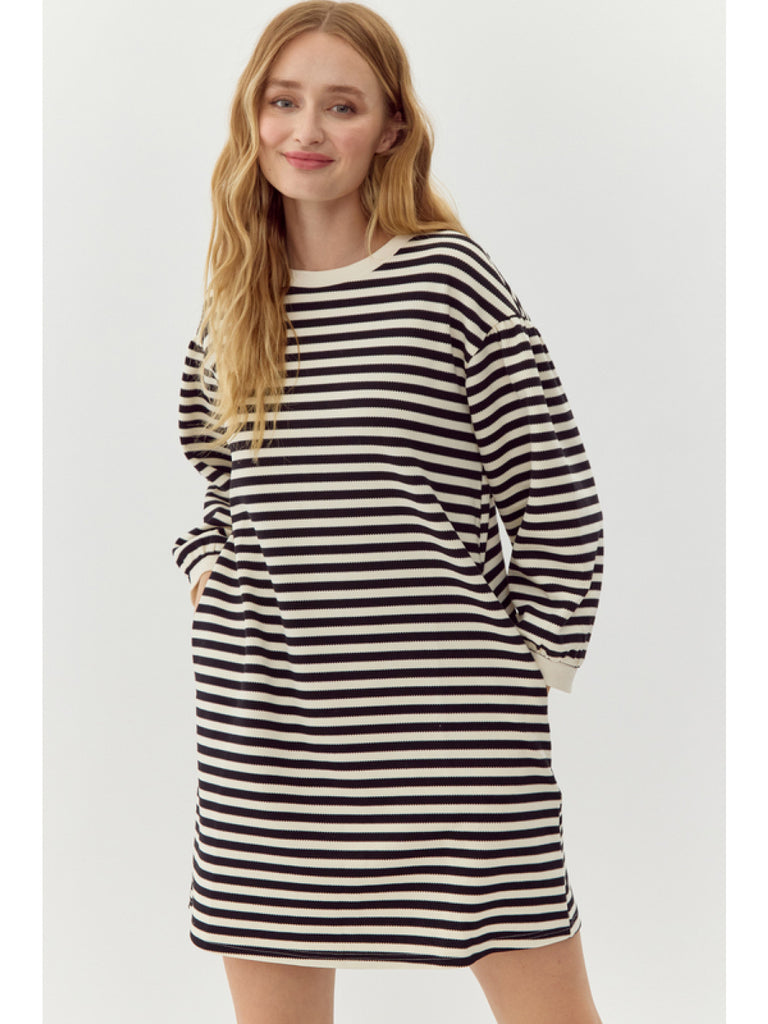 Striped dress with crew neck, drop shoulders